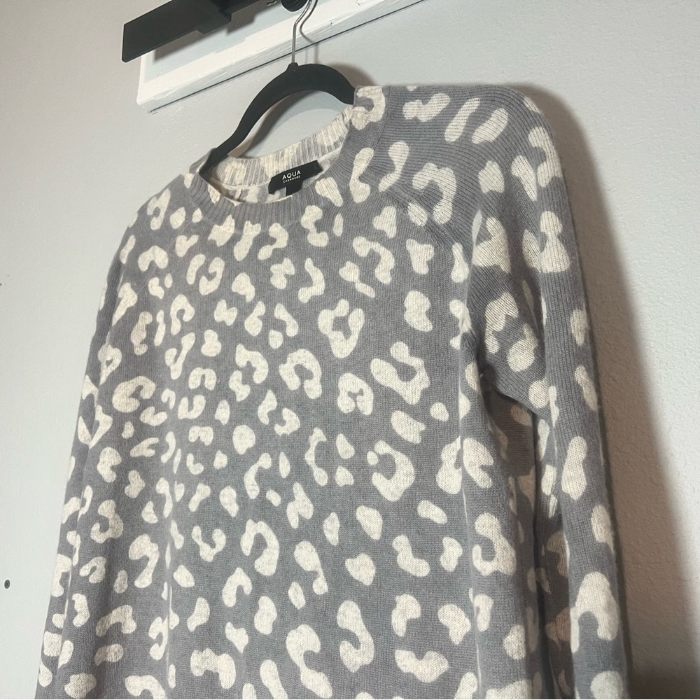 Aqua Cashmere Crewneck Sweater Gray Leopard Cheetah Print Size XS Oversized